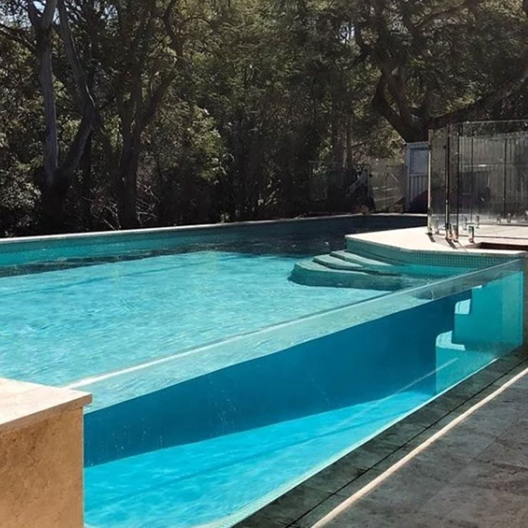 Perché scegliere la lastra acrilica come materiale per la piscina?